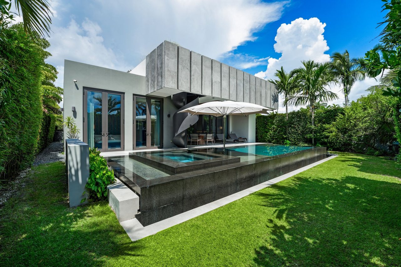 BISCAYNE POINT VILLA MOIRE