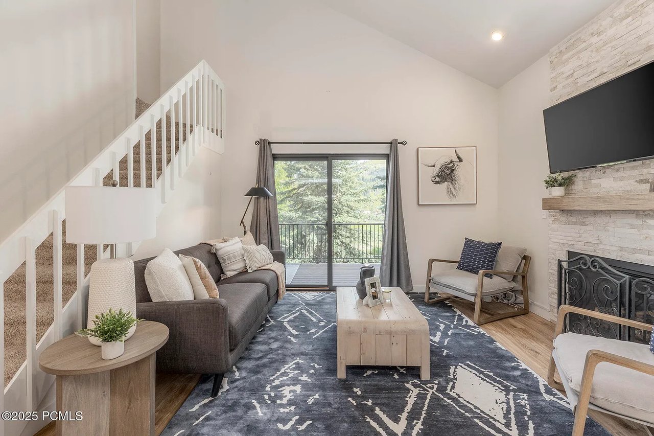 2025 Canyons Resort Dr APT F8