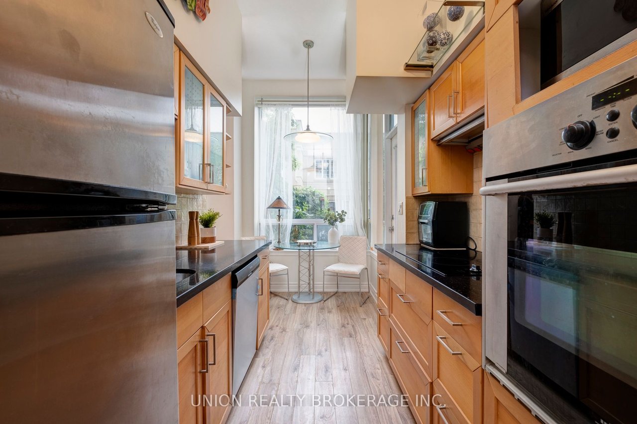 8 Rean Dr, Ste 105