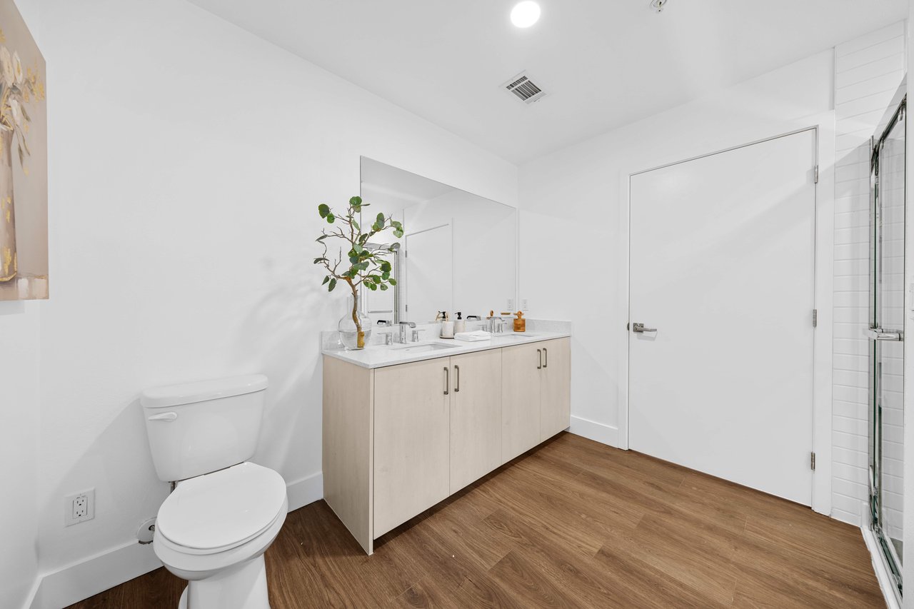 218 N El Molino #403