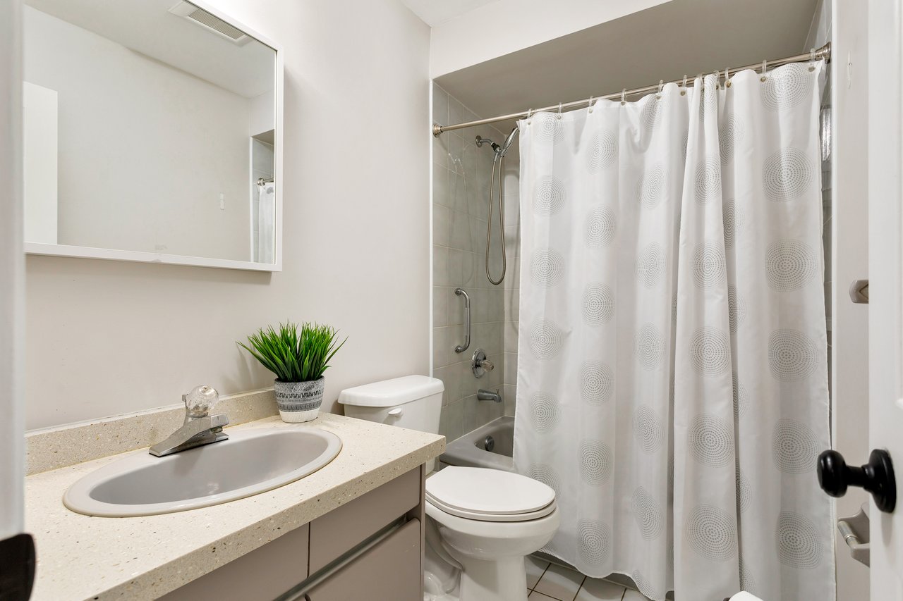 2006 Glenada Crescent Unit 7