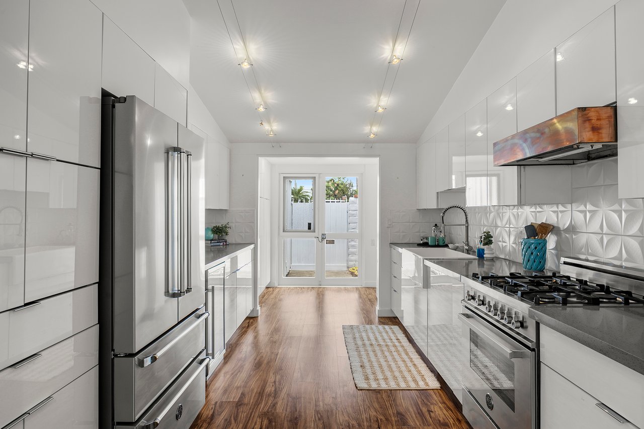 Tustin Cliff Home May For Sale