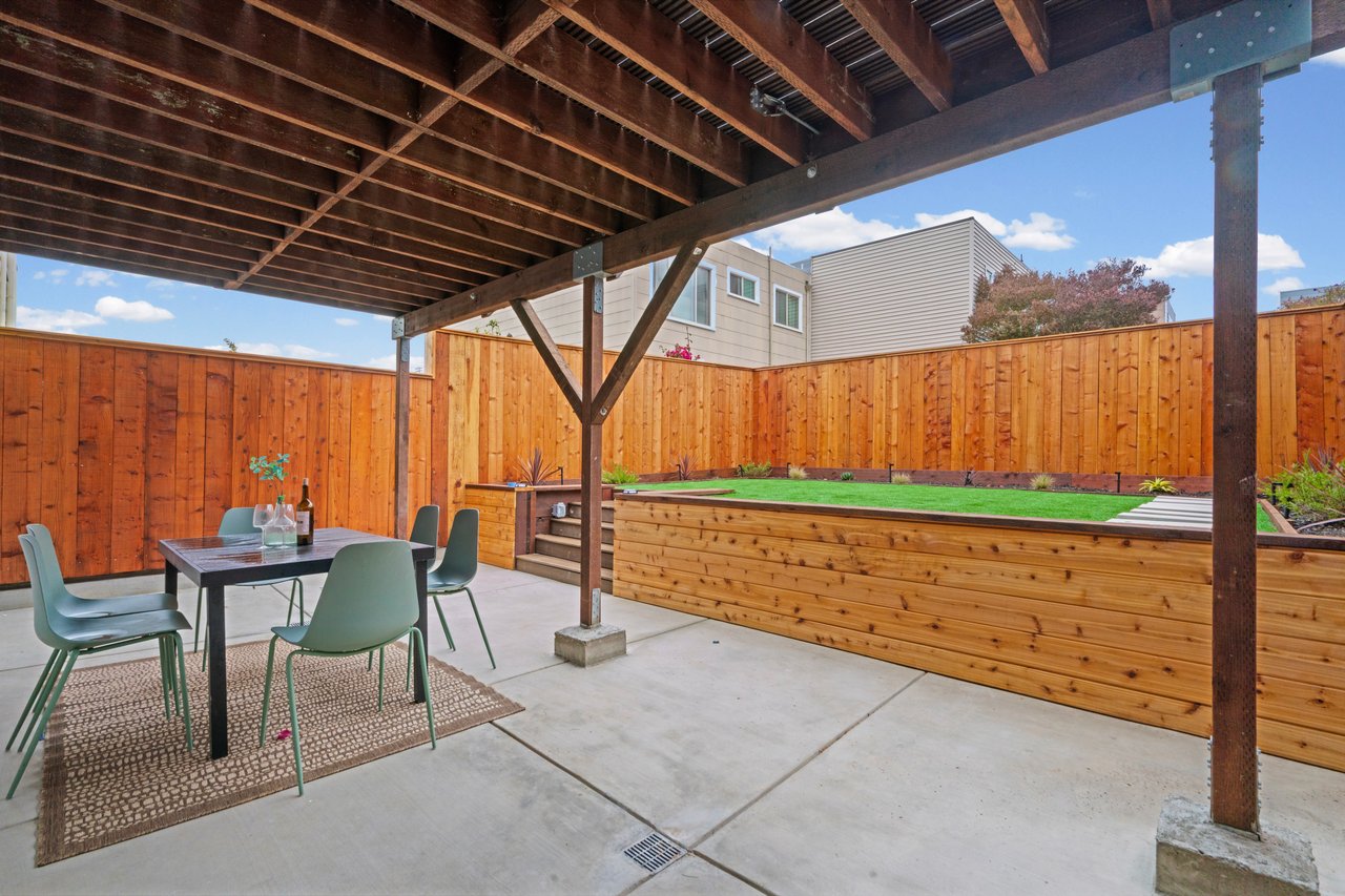 2210 39th Ave