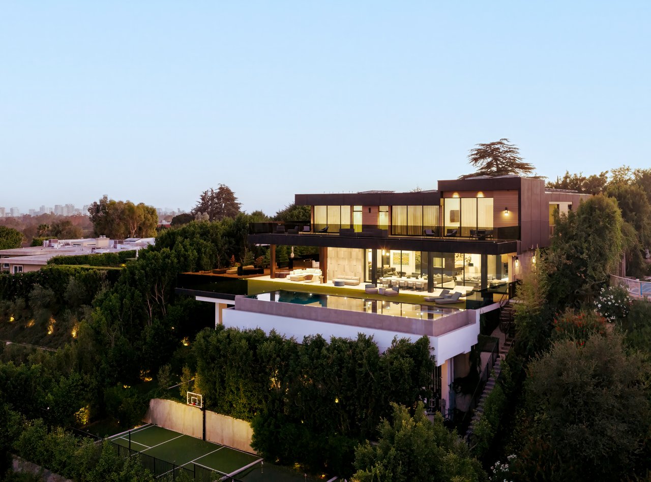 1140 Summit Dr, Beverly Hills