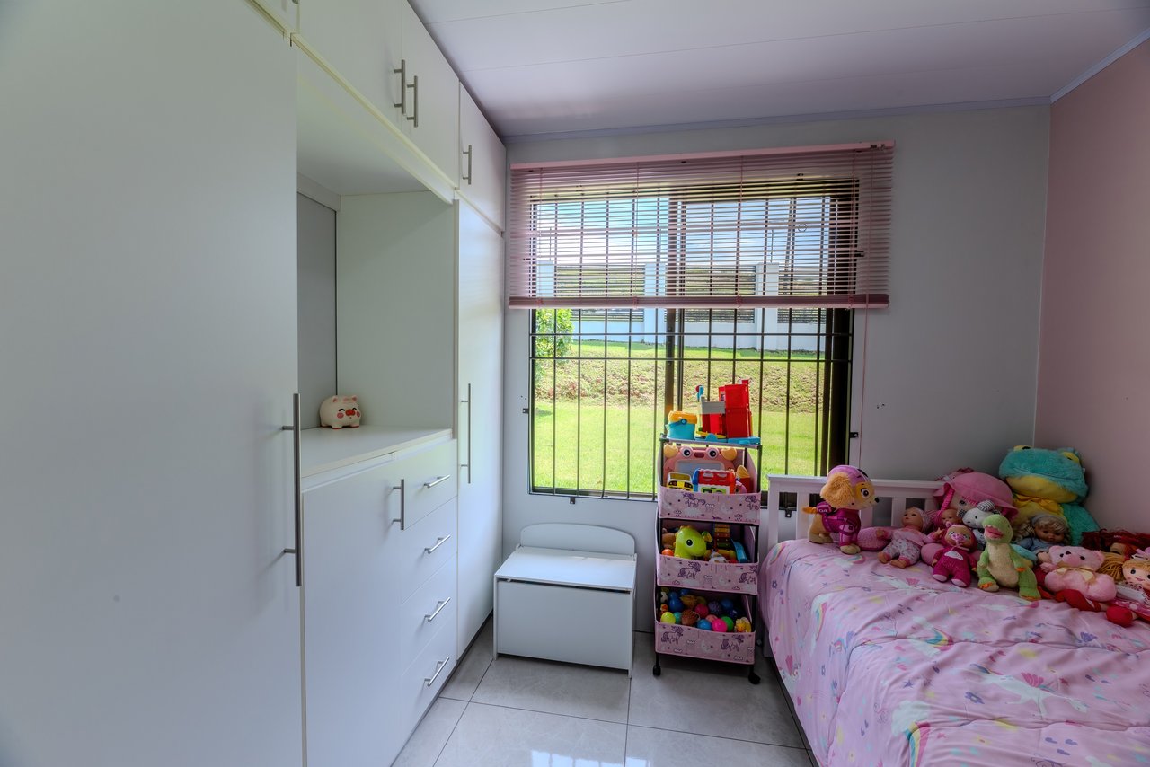 Spacius Home in Pérez Zeledón | 3 bedrooms, 3 Bathrooms 