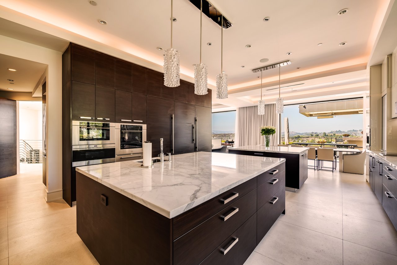 565 Evelyn Pl
