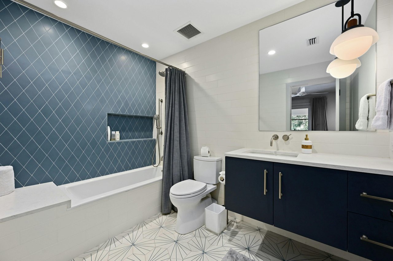 4705 & 4709 Island CV