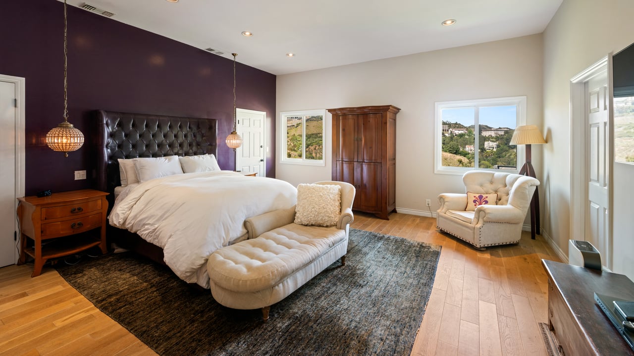 1018 N Tigertail Rd, Brentwood