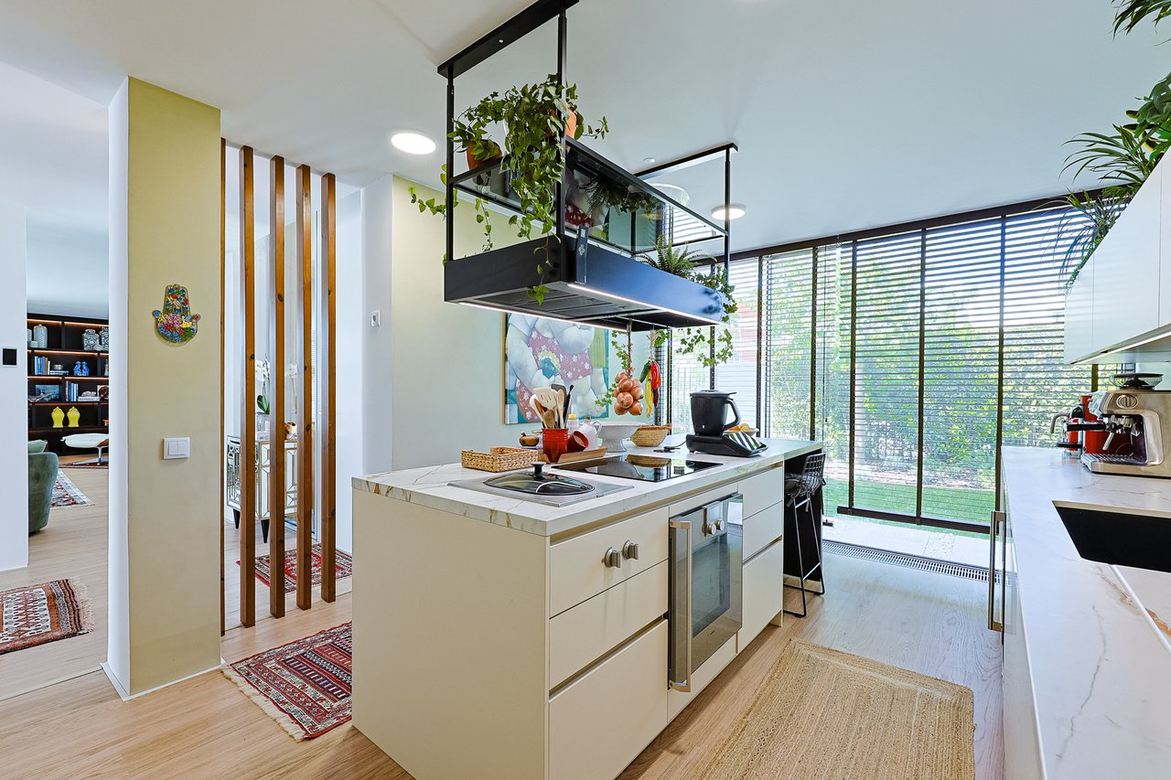 “The Green Villa” – Elegant Luxury Villa with Pool in Carnaxide, Oeiras