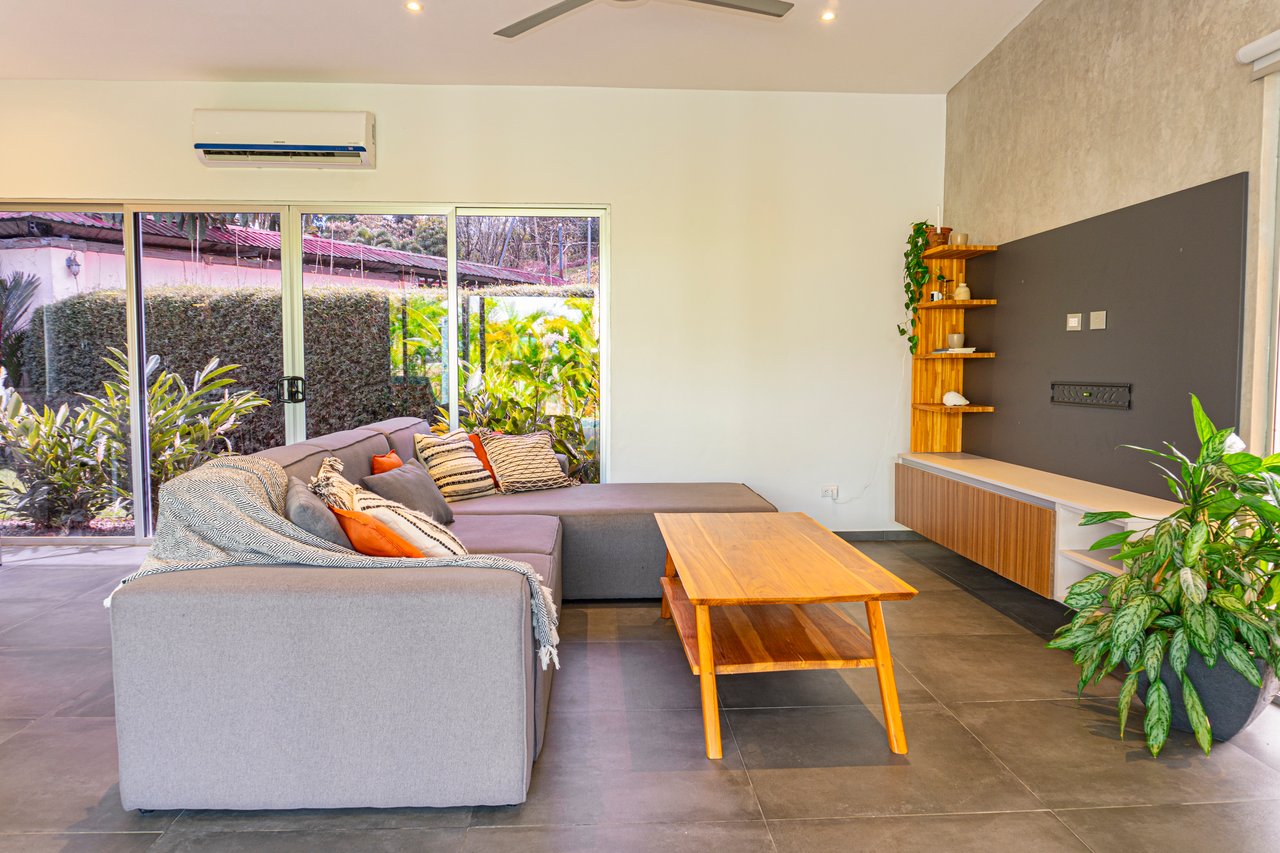 Cozy Turnkey 3-Bedroom Home with Pool in Uvita