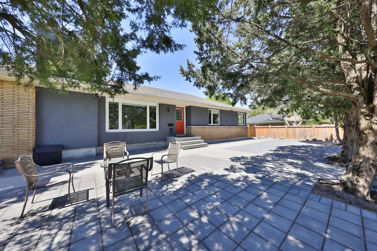 425 Plains Road W, Burlington