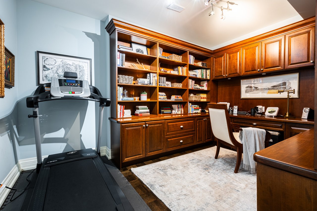 275 Glen Manor Dr E