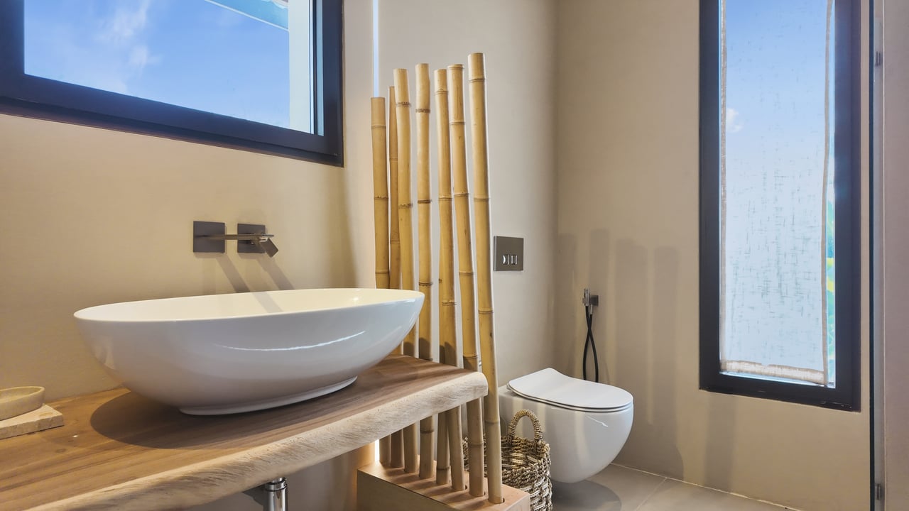 SANTA FE MODERN HOME IN CATALINA COVE | 5,410 M² LOT NEAR BEACHES