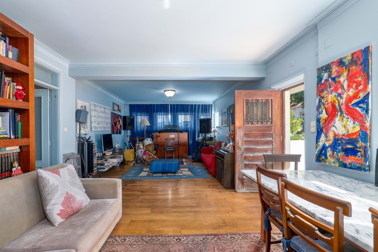 Luxury Four-Story Home in Foz do Douro, Porto with Ocean Views and Beach Proximity