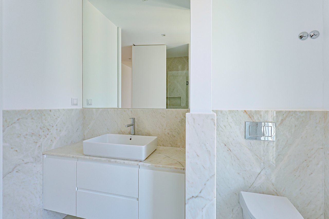 3-BDR Duplex with Sea View, Balcony & Private Lift in Monte Estoril