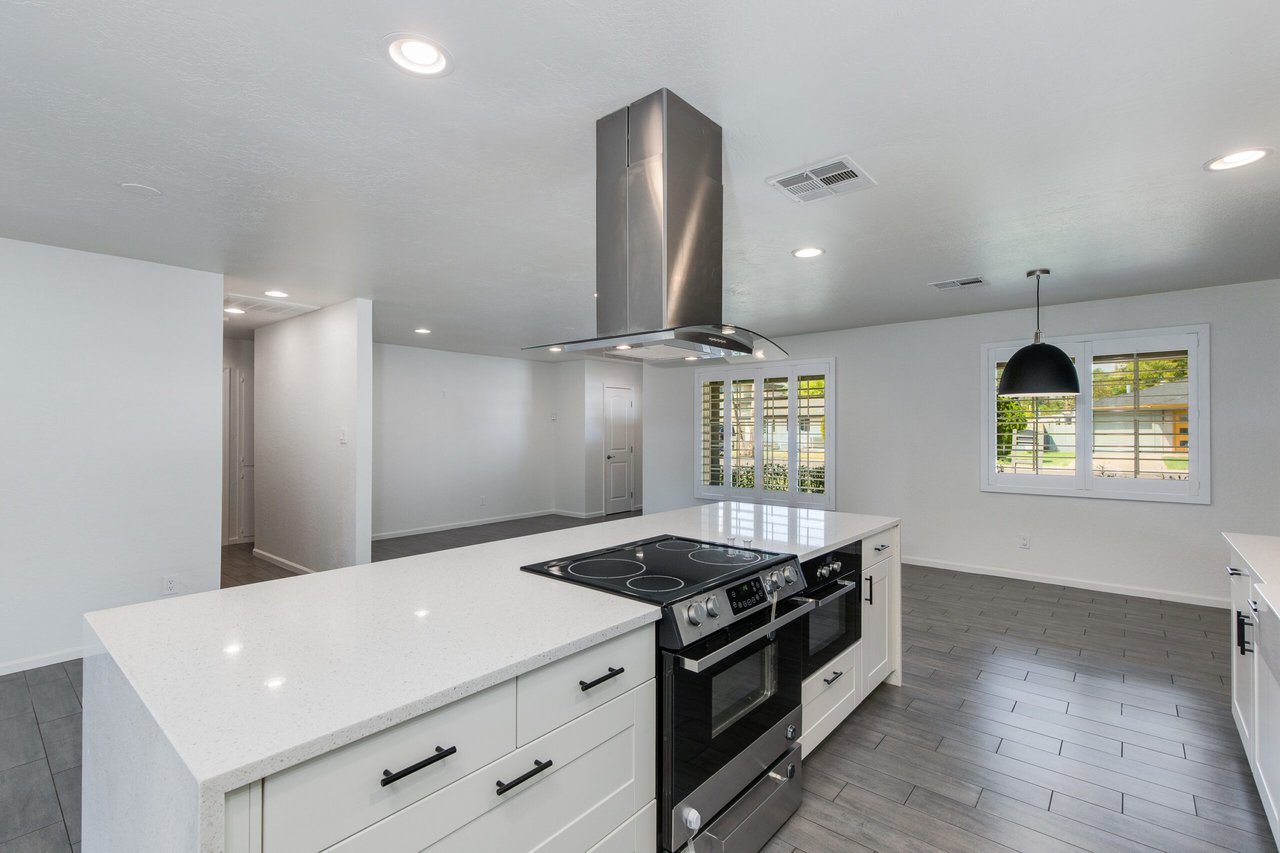 821 E Cavalier Dr.