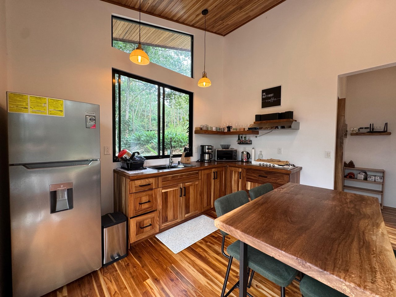 Costa Rica Mountain Retreat – 1.8 ha with Luxury Cabin, Private Lake & Riverfront
