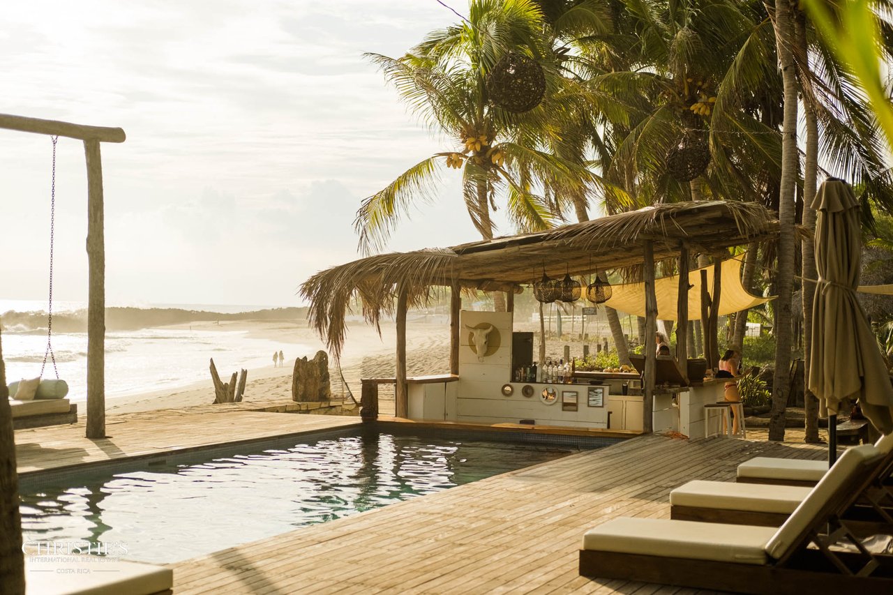 Mandla Boutique Coastal Retreat with World-Class Surf