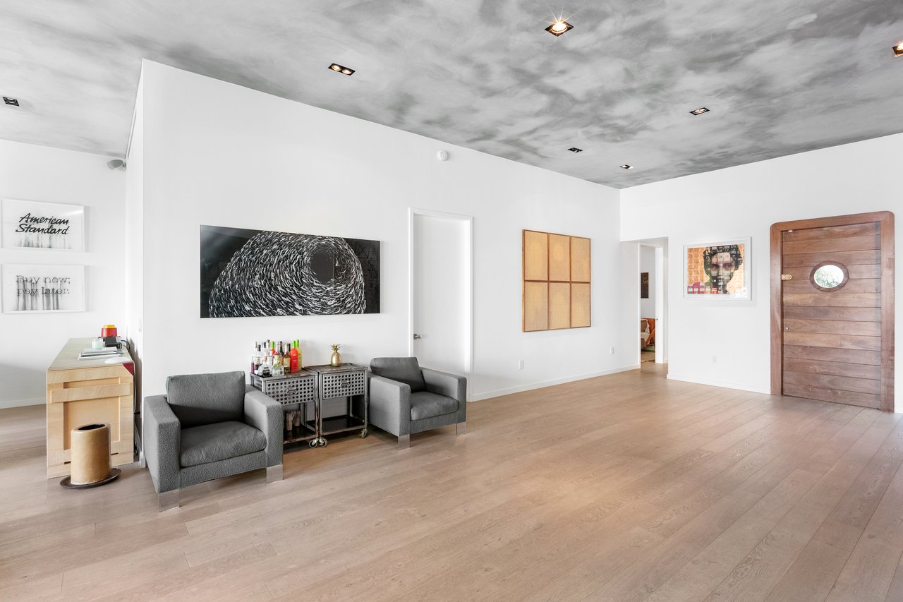 441 E Dilido Dr