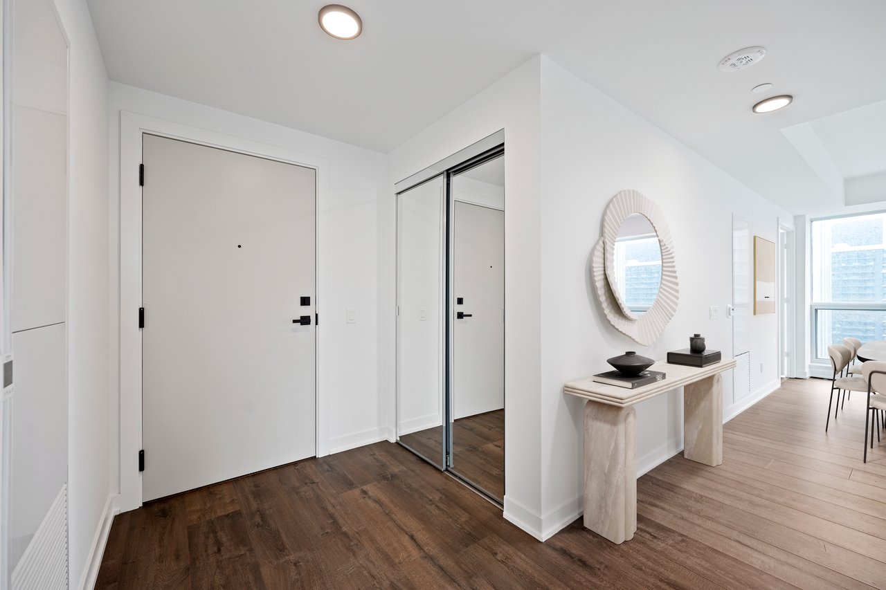 327 King Street W, Toronto C01 Unit: 3806