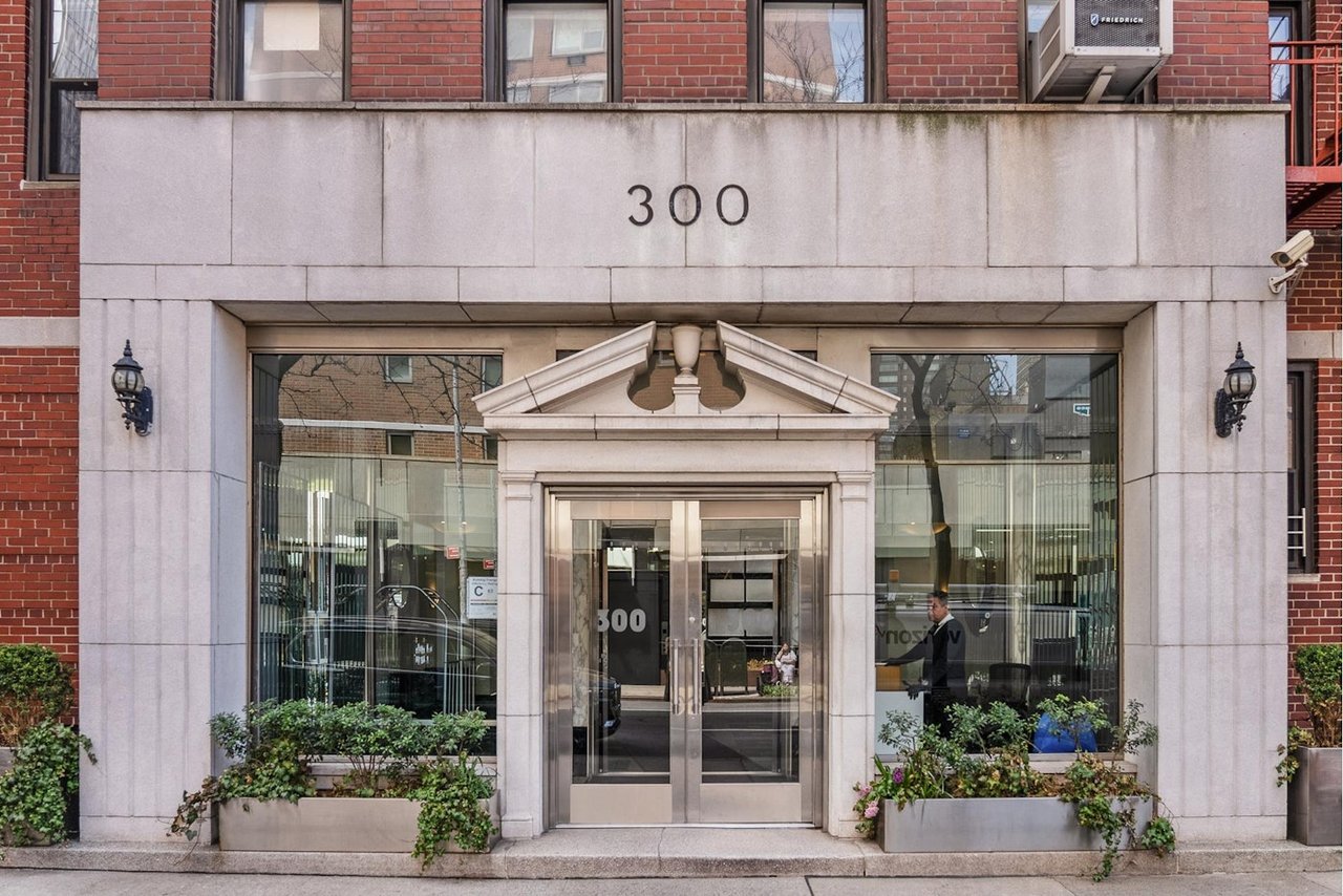 300 W 53rd St, #3D