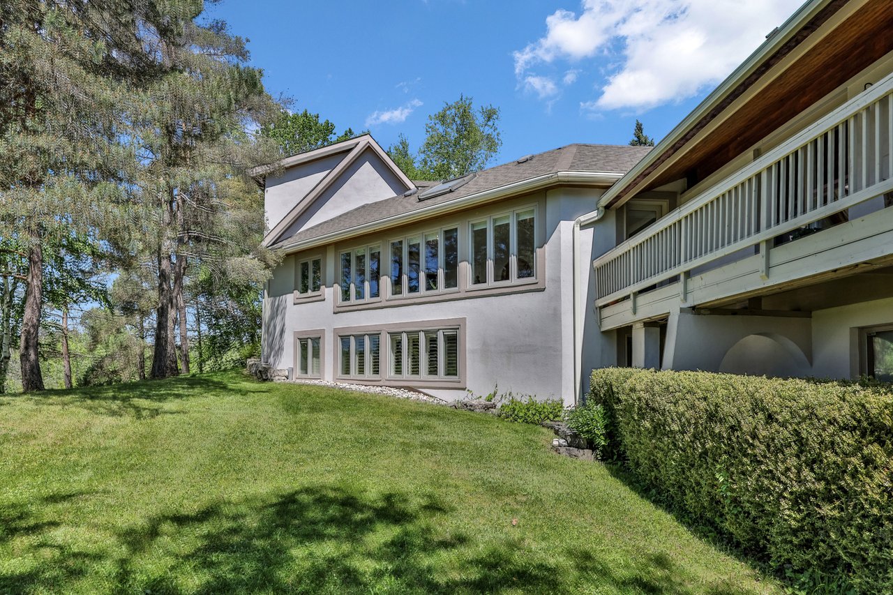 2360 8 Side Road, Burlington