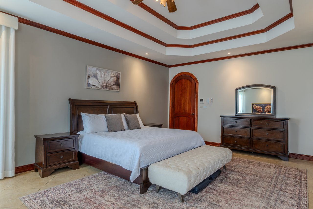 Luxury Home with Pool, Bar Area & Resort-Level Amenities | 5br, 4ba in Perez Zeledon 