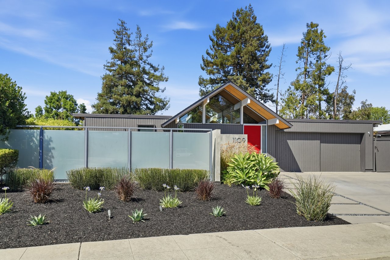1109 Lorne WAY