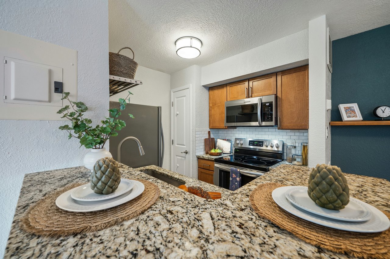 Stylish South Lamar Condo in Gated Ivy Condominiums – Prime Location with Top-Tier Amenities!