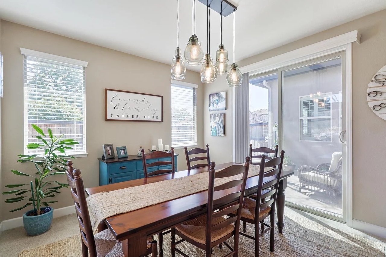 2200 Red Hawk Ct