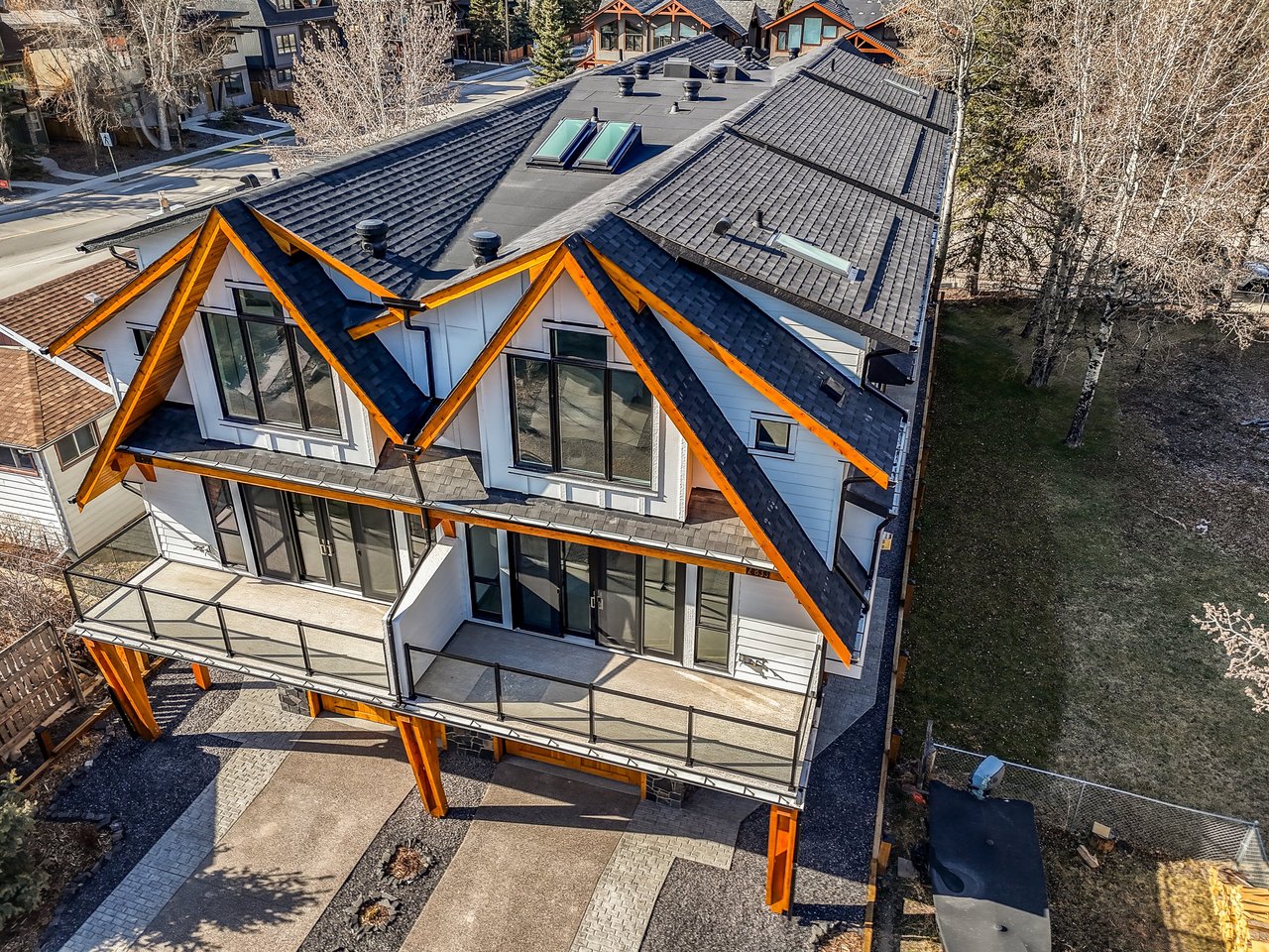 2(SE) - 833 6th Street