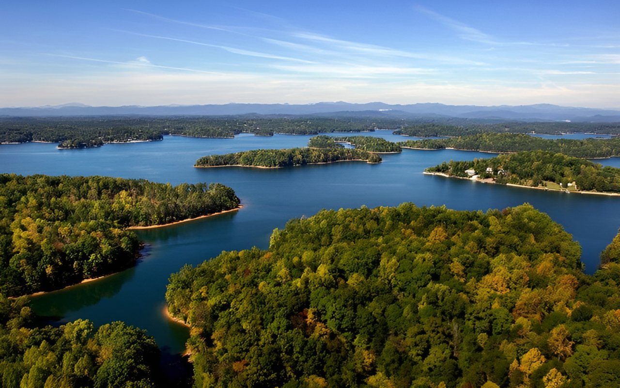 Lake Nottely - A Hidden Gem!