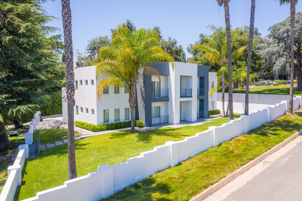 691 East Las Flores