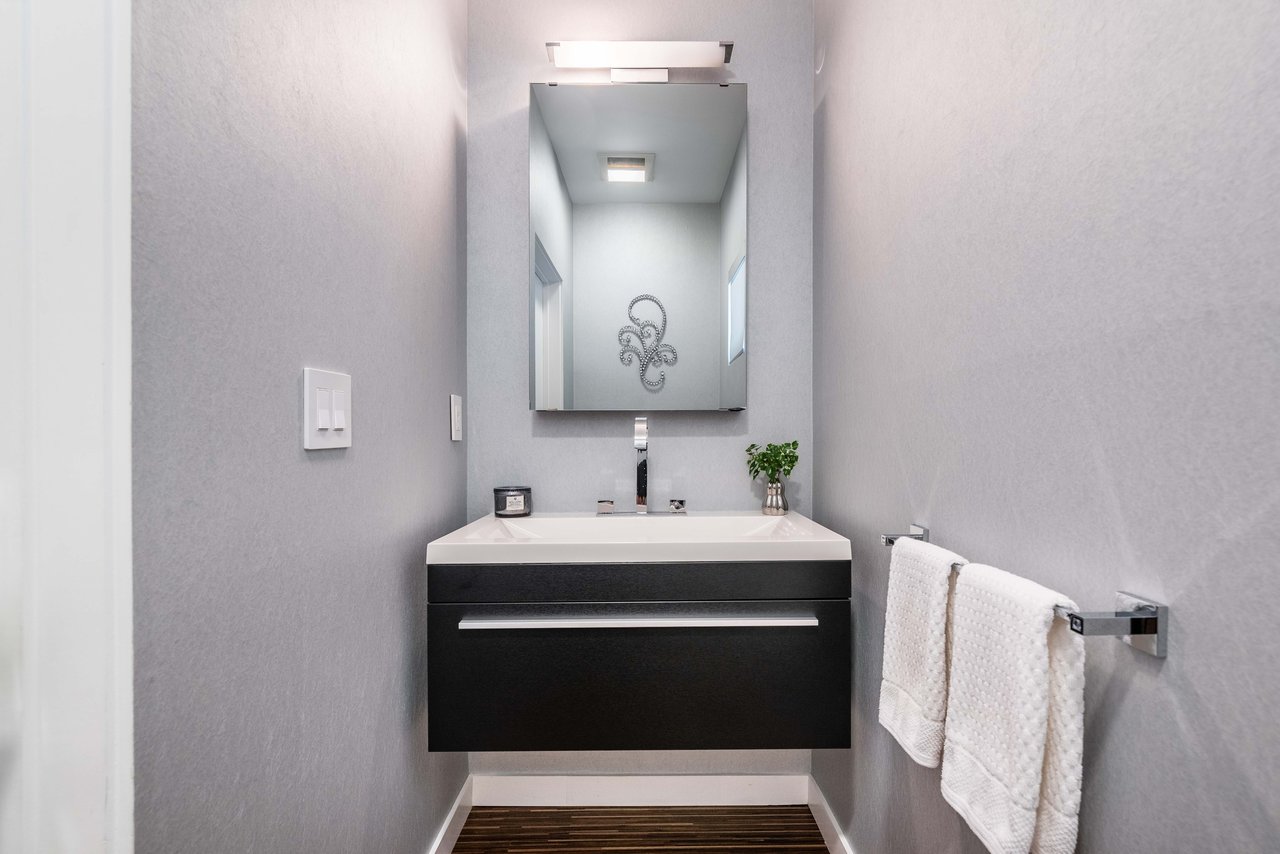691 East Las Flores