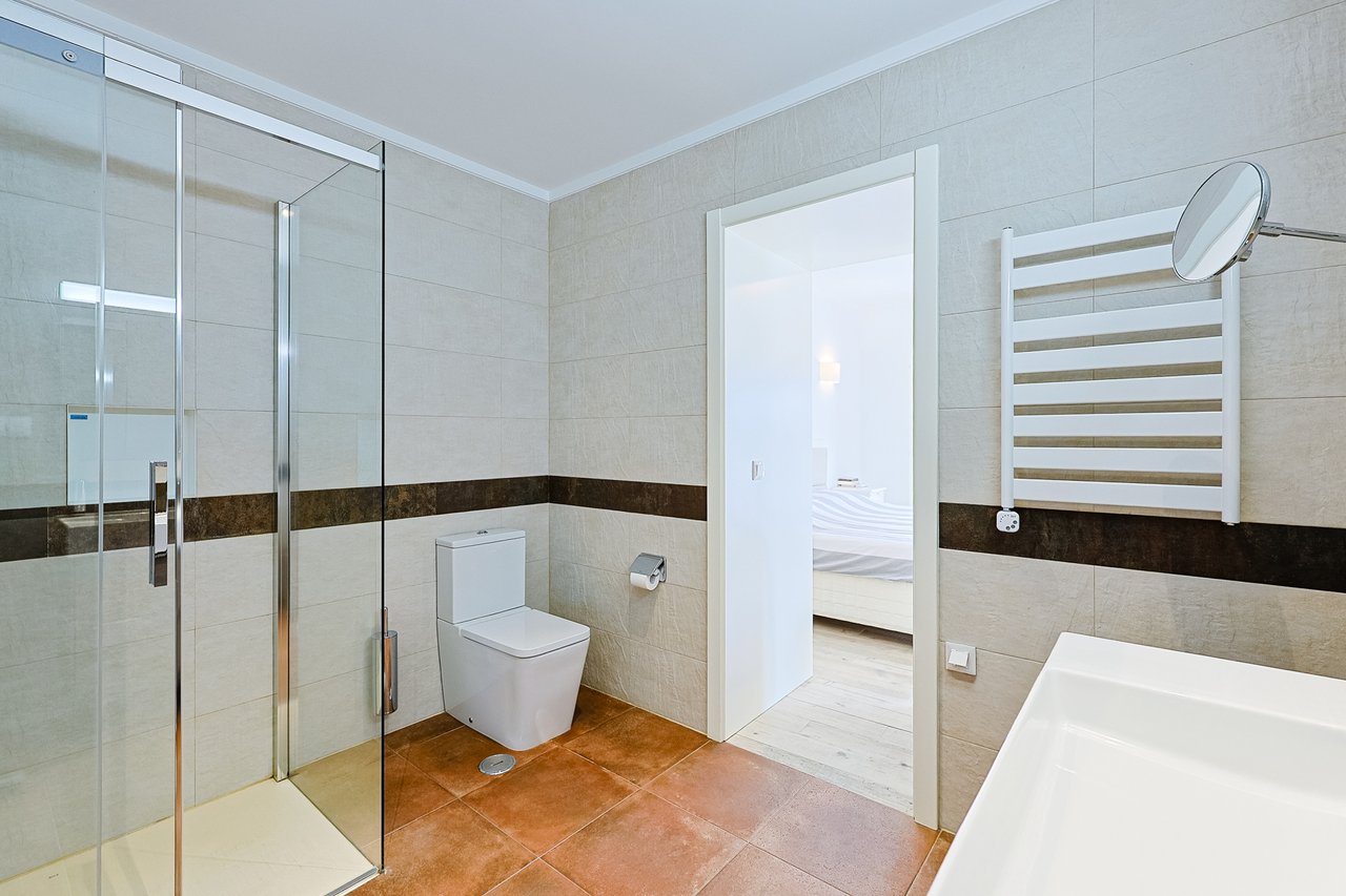 Elevated Riverside Living Minutes from Comporta