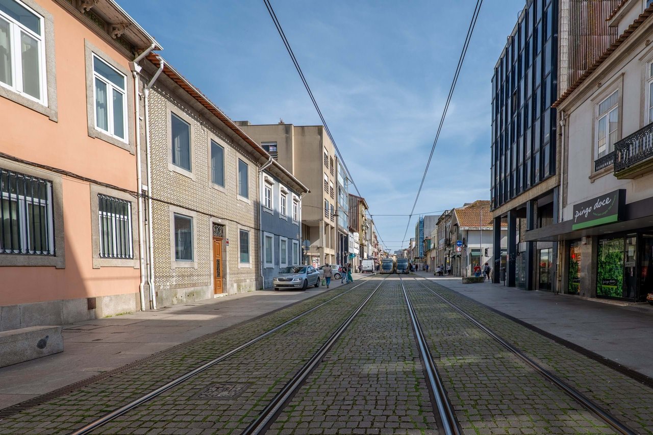 Historic Home for Restoration in Matosinhos, Porto – Prime Coastal Investment Opportunity