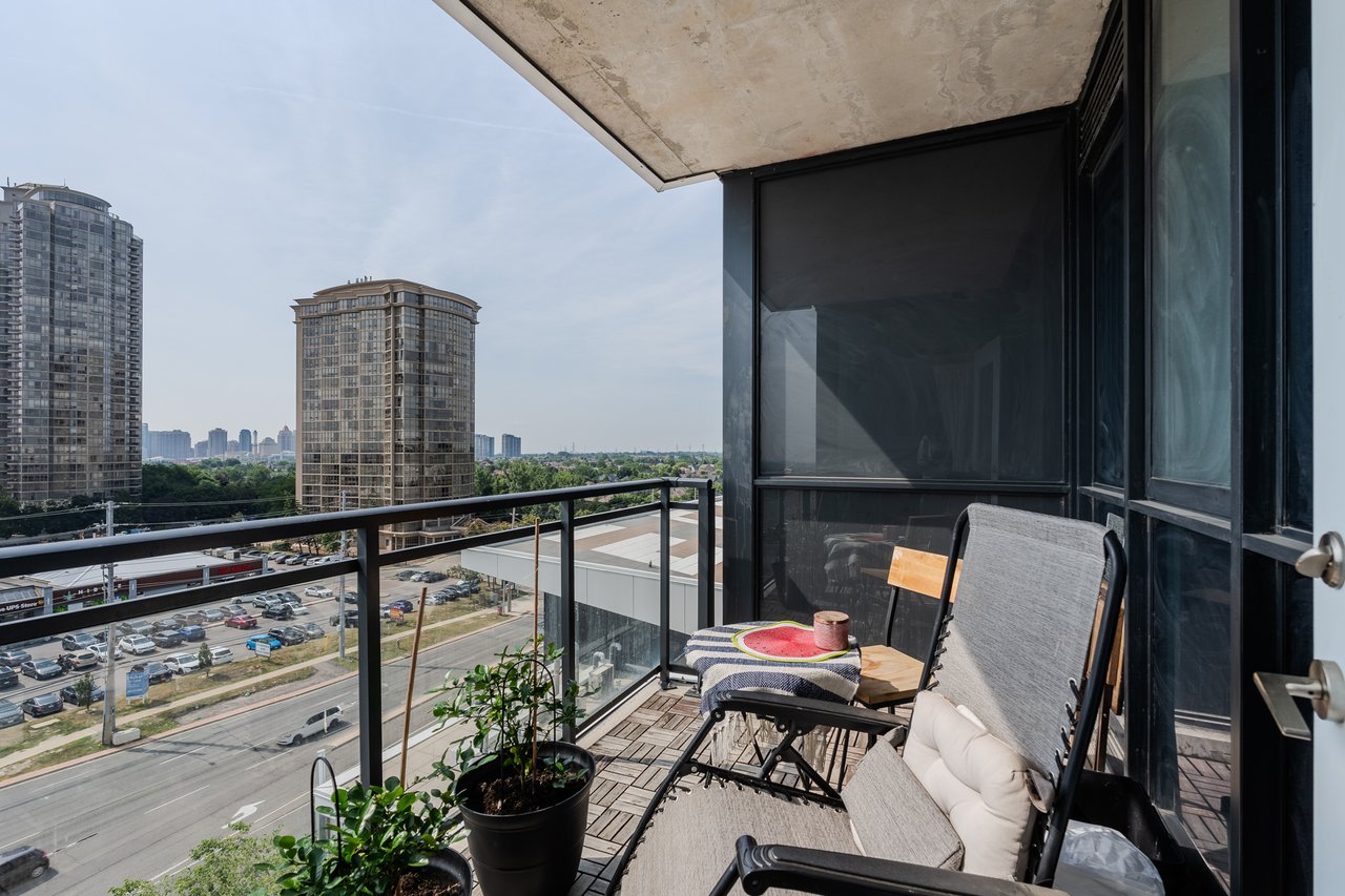 708-55 Eglinton Ave w
