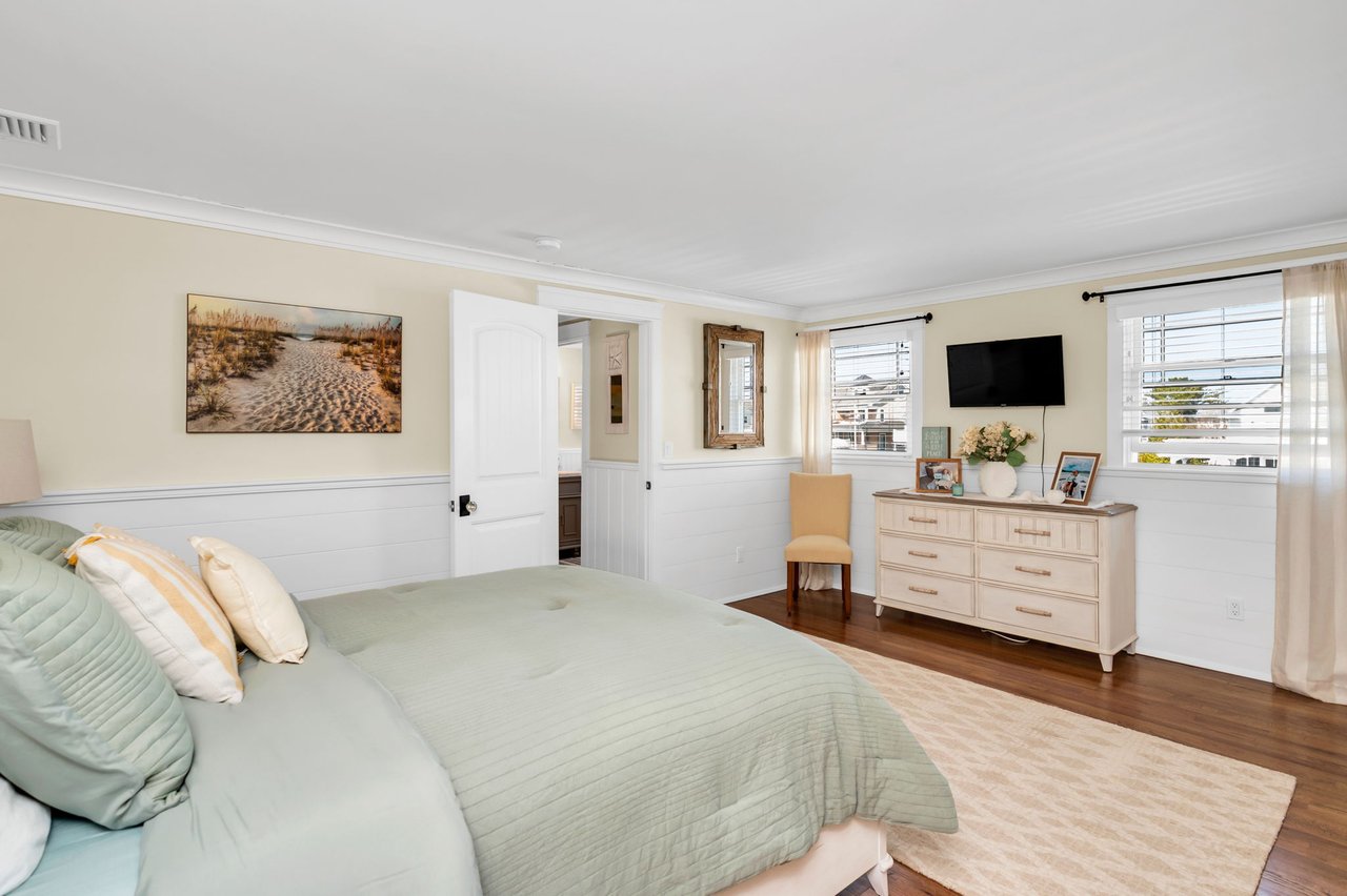 Exclusive Curtis Point Home with Pool