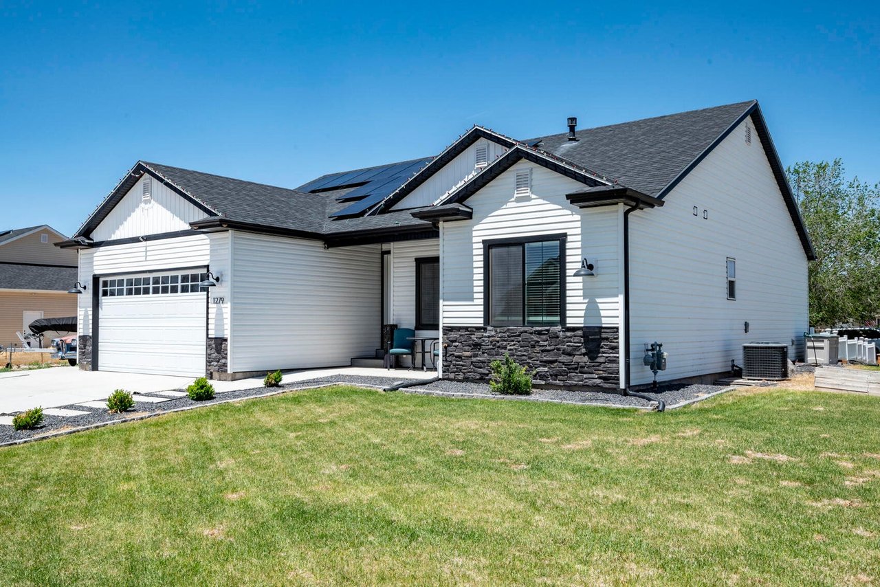 1279 E 4375 N