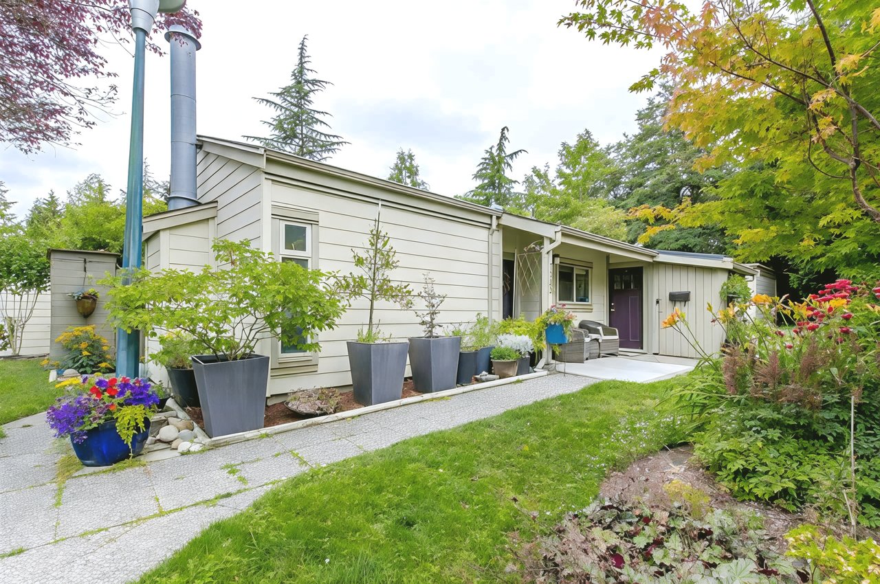 7233 Gwillim Cres