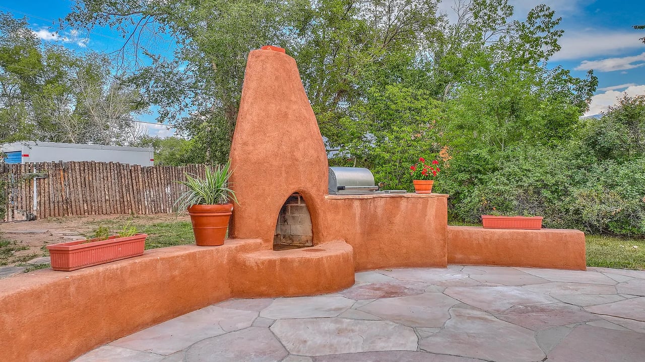 5910 Corrales Rd