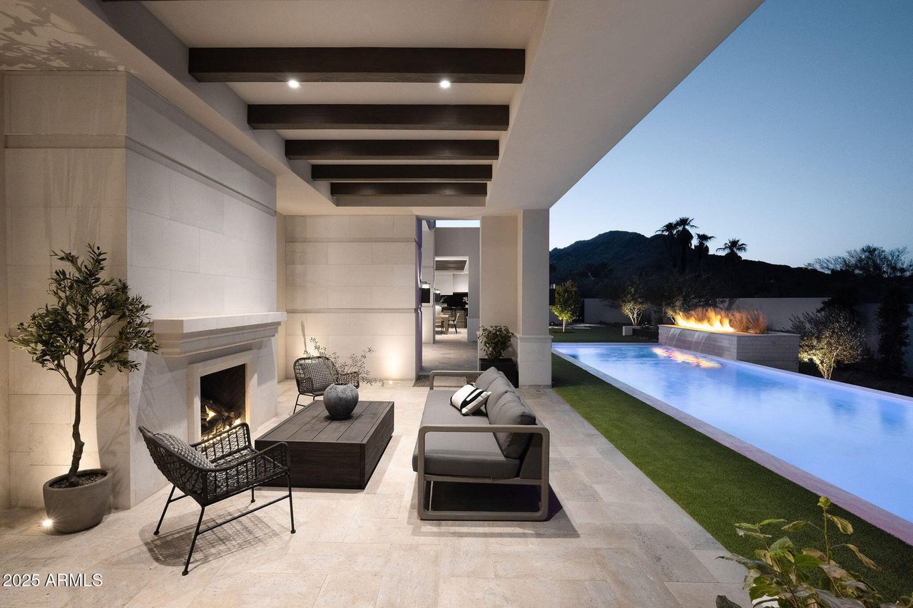 6512 E HUMMINGBIRD Ln