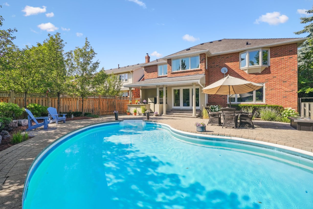 Prestigious Glen Abbey living with a backyard made for summer