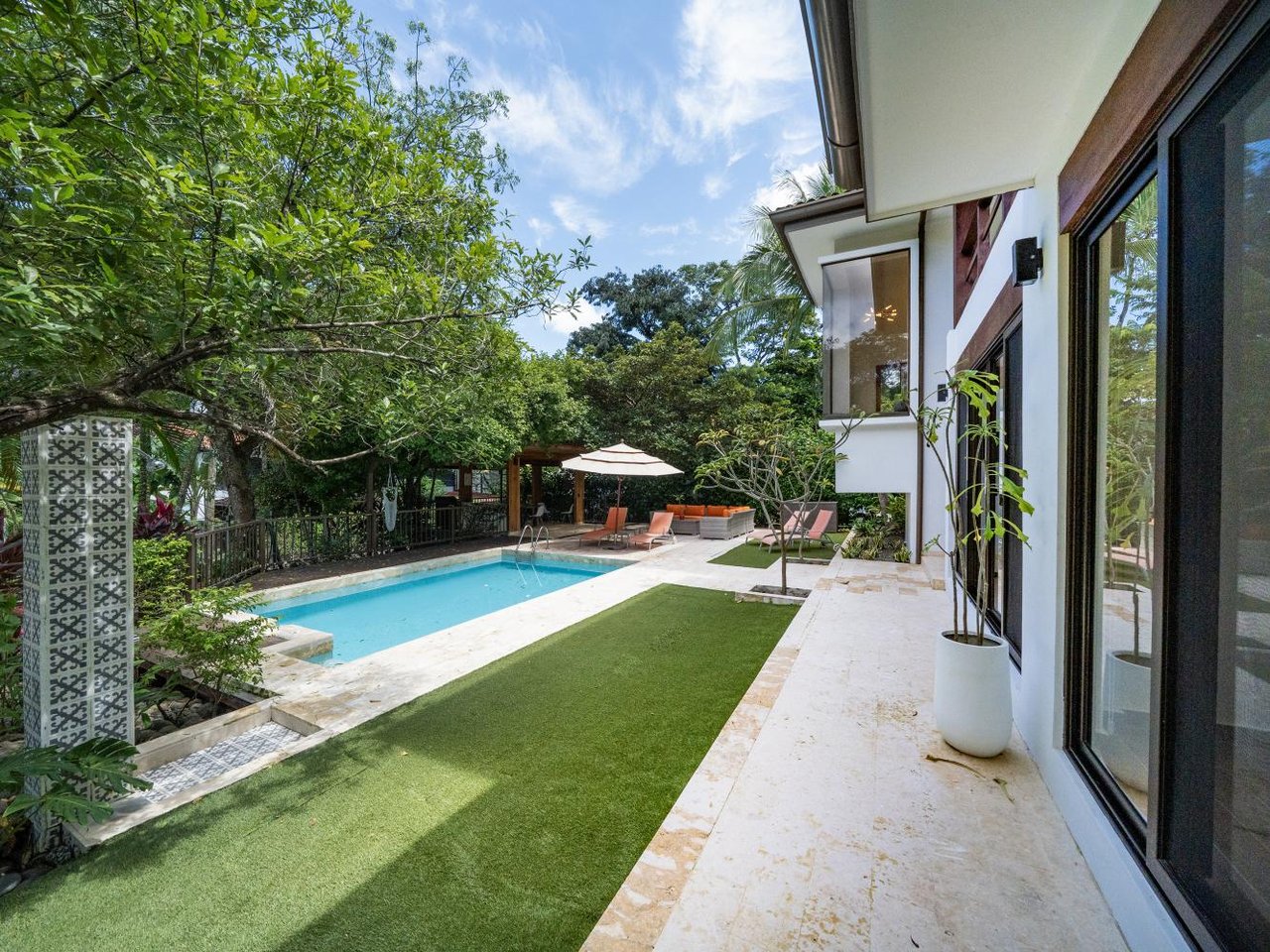 Casa Plumeria | Modern Elegance and Tropical Tranquility Near Tamarindo