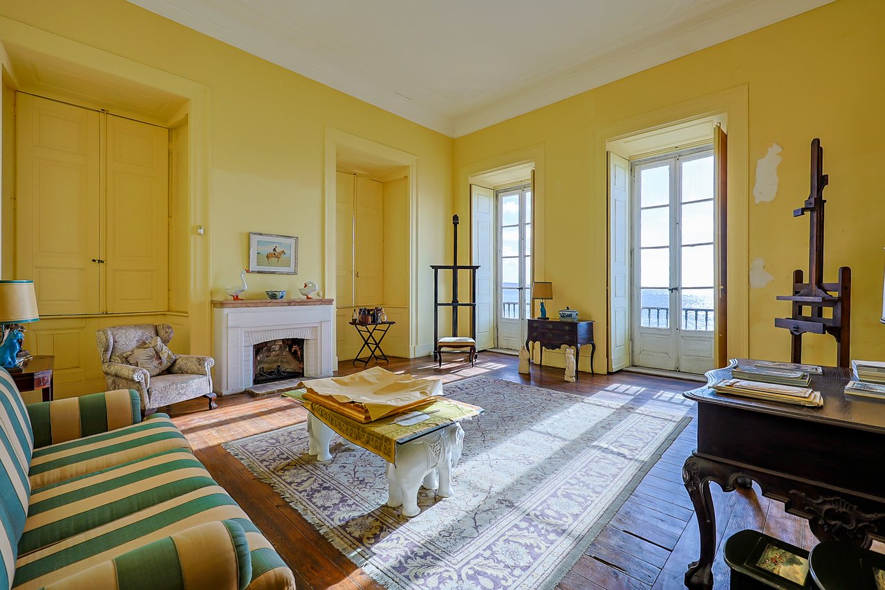 Quinta do Relógio: Historic 19th-Century Waterfront Palacete in Paço de Arcos, Oeiras