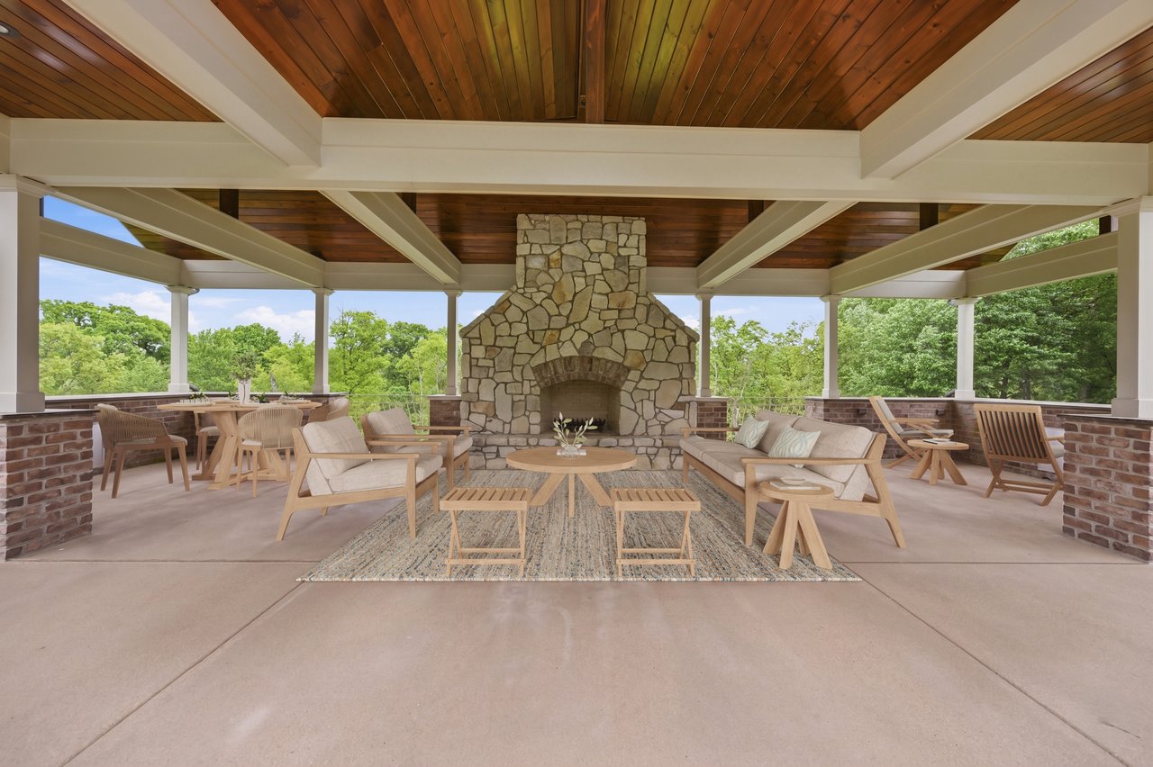 Outdoor Kitchen and Living