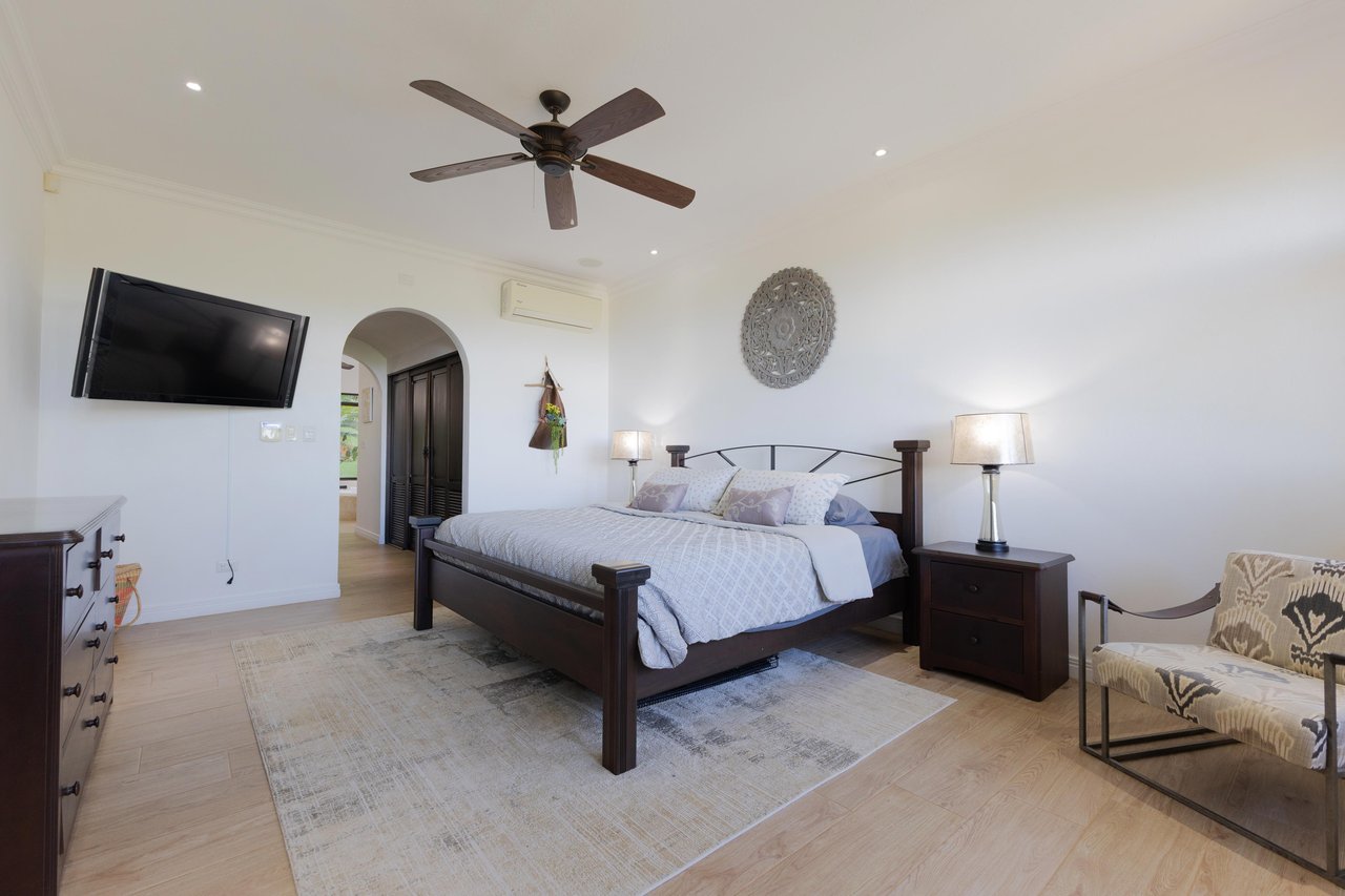 CASA ORQUIDEA – LUXURY HOME WITH OCEAN VIEWS IN GATED COMMUNITY