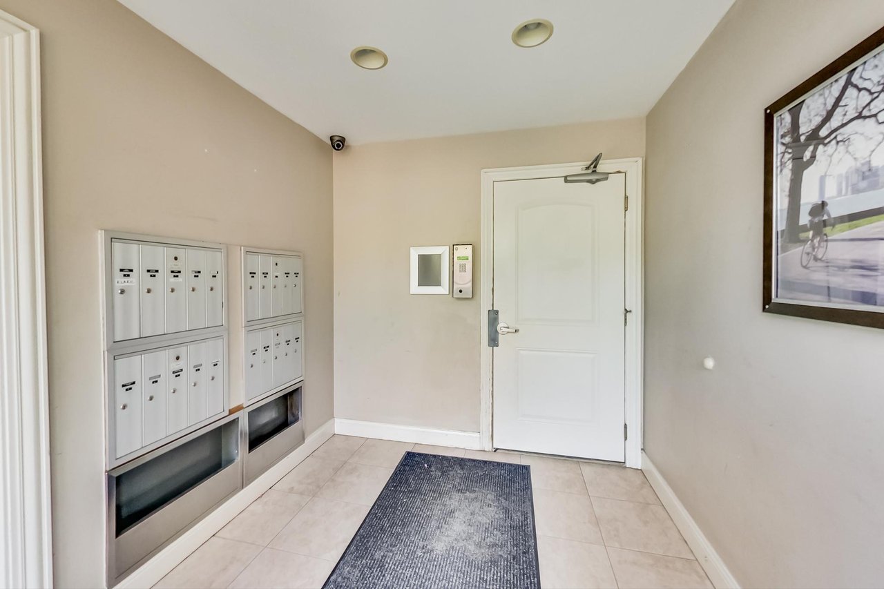 6333 N Milwaukee Ave Unit 1G