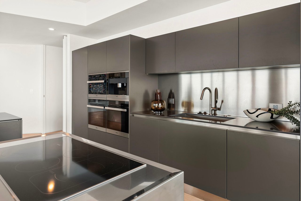 100 S Pointe Drive, Residence 1906/07