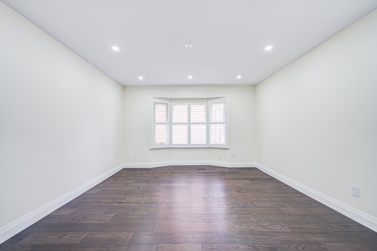 1126 Berkshire Crt